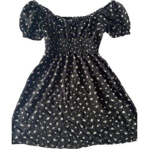 Hollister black floral puff sleeve smocked mini dress